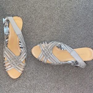 Banana Republic gray woven leather Sandal sz 8